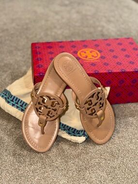 Tory Burch Miller Logo Sandals SZ 5.5 (light makeup)